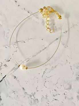 Orinoco – Bracelet de Mariée Fin en Perles Nacrées Swarovski et Cristaux sur Chaîne Dorée