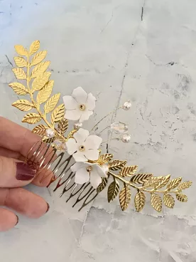 Harmonie – Peigne de mariée doré, fleurs et perles nacrées