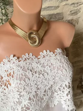 Collier Spirale  ras du cou doré design  – bijou mariée ou soirée au style contemporain