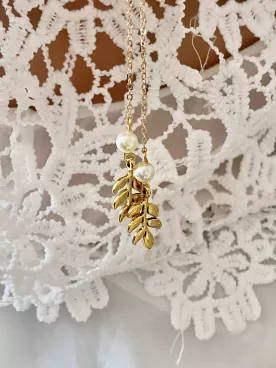 Collier de Mariée Feuillage d’Or – Laiton Doré & Perles Nacrées Swarovski