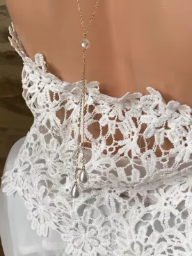 Collier de Dos Mariée Amaya – Gouttes Nacrées & Perles de Cristal Swarovski