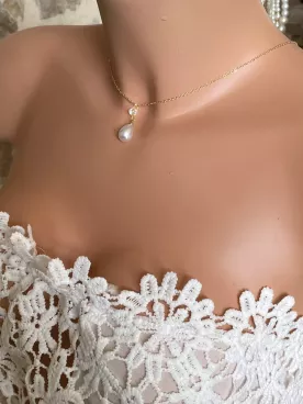 Collier de Dos Mariée Amaya – Gouttes Nacrées & Perles de Cristal Swarovski