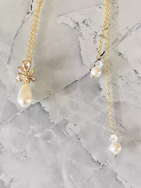 Collier de Dos Mariée Liona – Goutte Nacrée, Feuillage Zirconium & Perles Swarovski