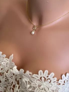 Collier de Dos Mariée Liona – Goutte Nacrée, Feuillage Zirconium & Perles Swarovski