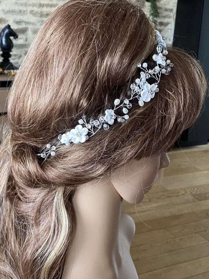 Ornement de Chignon Élora – Fleurs Blanches & strass Argentées