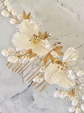 Peigne de Mariée Camélia – Fleurs Nacrées, Perles & Strass
