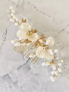 Peigne de Mariée Camélia – Fleurs Nacrées, Perles & Strass