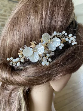 Peigne de Mariée Camélia – Fleurs Nacrées, Perles & Strass