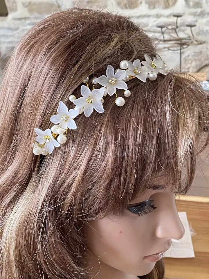 Serre-tête Mariée Flora – Fleurs Givrées, Perles Nacrées & Strass sur Doré