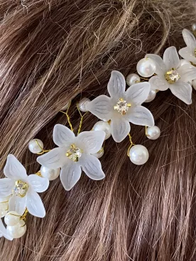 Serre-tête Mariée Flora – Fleurs Givrées, Perles Nacrées & Strass sur Doré