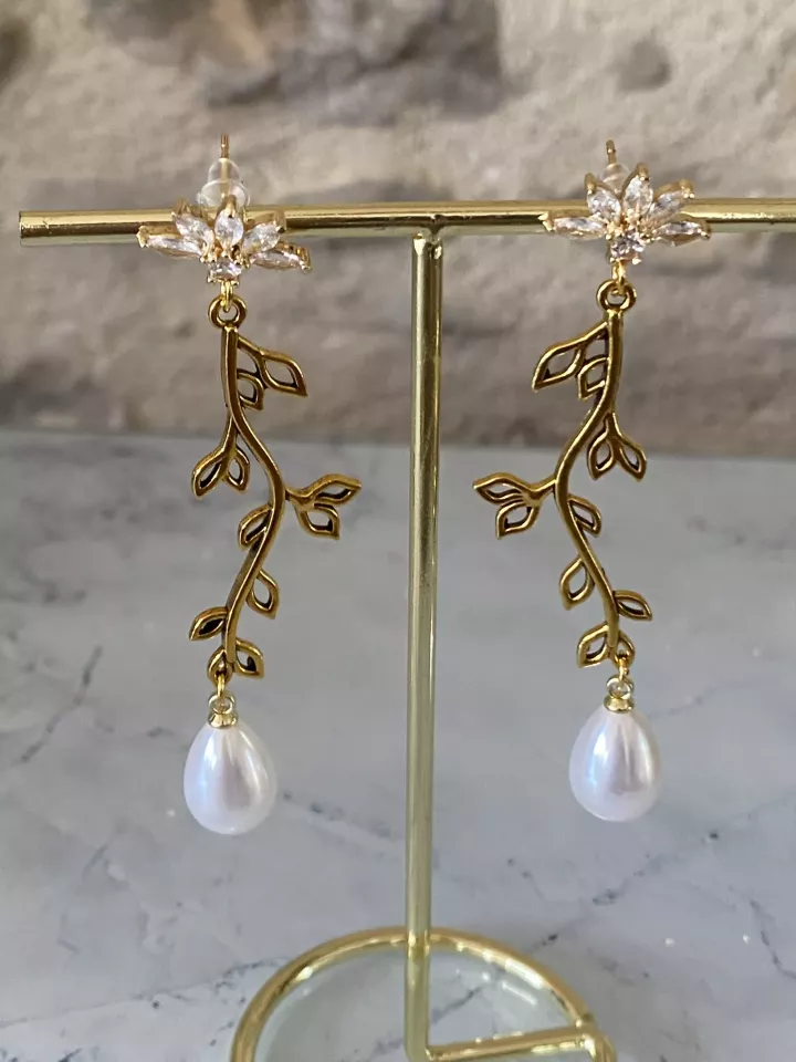 Boucles d’Oreilles Mariée Séléné – Goutte Nacrée & Branchage Doré | Clou Zirconium