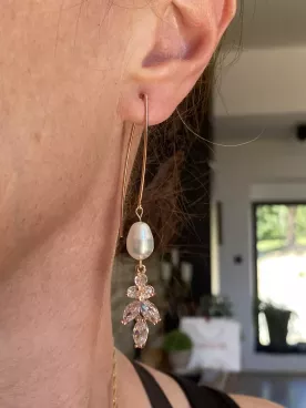 Boucles d’Oreilles Mariée Lyana – Perle Nacrée & Feuillage Zircon | Finition Gold Rose