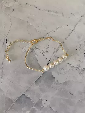 Bracelet Mira – Perles Nacrées Swarovski & Chaîne Dorée | Bijou Fin Mariée & Cérémonie
