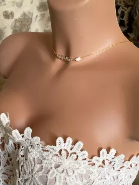 Collier de Dos Mariée Oréa – Feuillage Zirconium & Perles d’Eau Douce