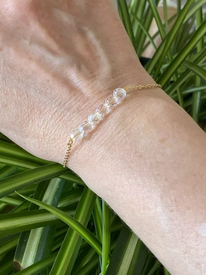 Bracelet Olivia mariage délicat 6 perles Swarovski nacrées – Bijou de mariée fin et raffiné – Bracelet minimaliste