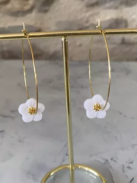 copie de Boucles d’oreilles Maëna créoles  fleur blanche et perle dorée – Bijou mariage bohème chic