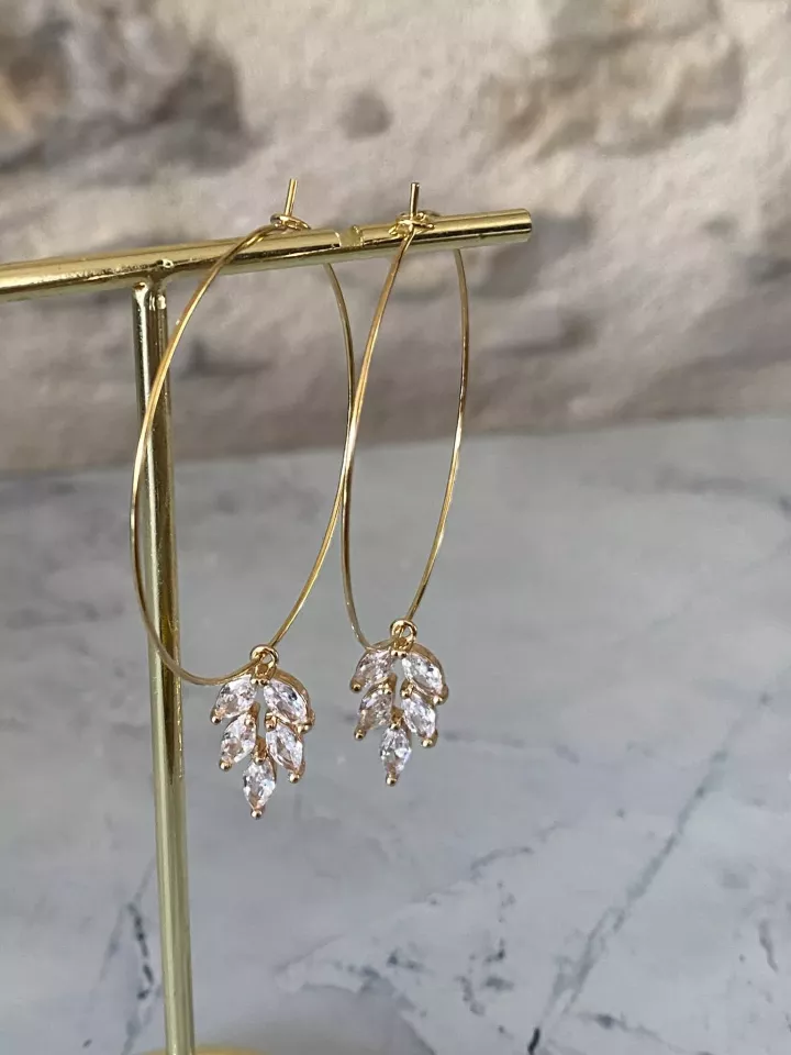 Boucles d’oreilles Noémie créoles feuillage zirconium