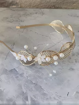 Serre-tête mariée Salomé feuillage doré et fleurs – Accessoire de mariage romantique avec perles nacrées – Couronne florale