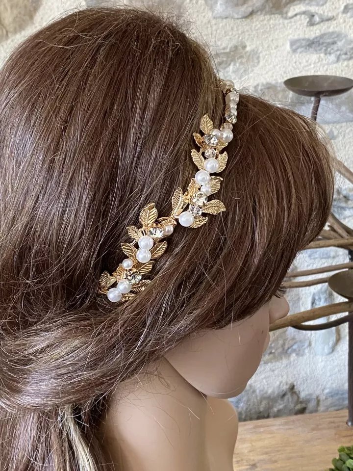 Serre-tête Lolita mariée feuillage doré avec perles nacrées et strass – Couronne fine et élégante – coiffure mariage