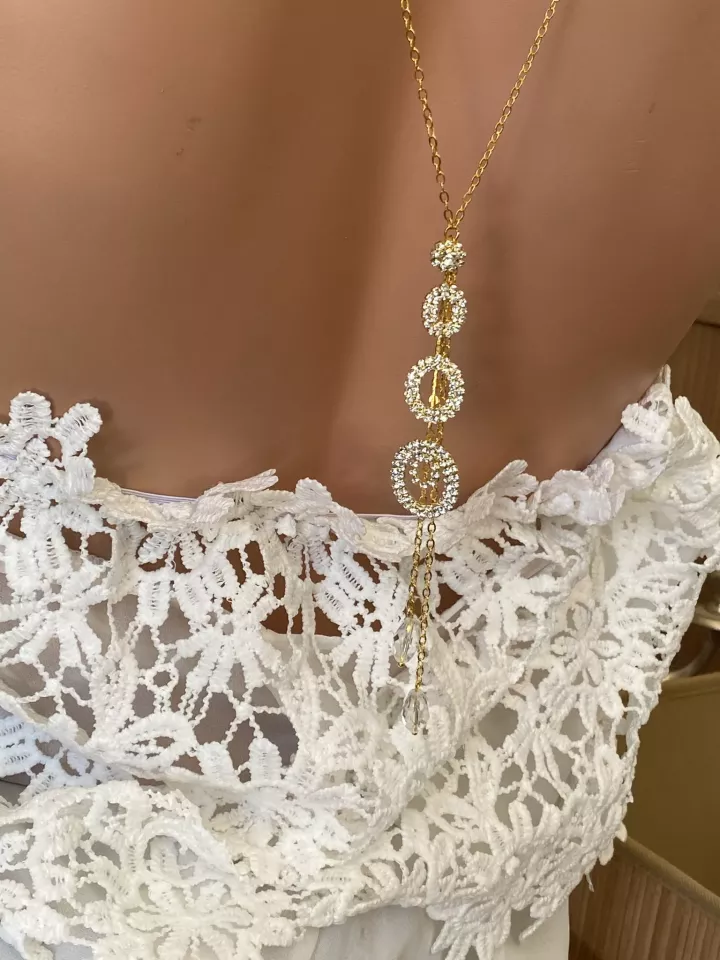 Collier de dos Elisa mariée doré | Création unique | Bijou élégant strass pour mariage, EVJF, shooting Collier de dos Elisa mariée doré | Création unique | Bijou élégant strass pour mariage, EVJF, shooting
