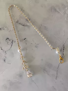 Pendentif de dos Lyssandra – Feuillage zirconium et perles nacrées Swarovski (vendu seul)