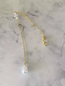 Pendentif de dos Isalya – Goutte nacrée et cristal Swarovski sur chaîne dorée (vendu seul)