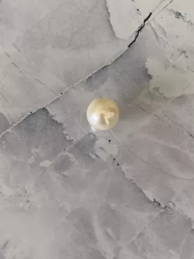 Collier de mariée Pénélope – Perle nacrée Swarovski sur fil invisible – Bijou minimaliste et raffiné Bijoux