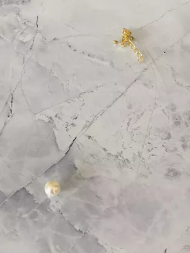 Collier de mariée Pénélope – Perle nacrée Swarovski sur fil invisible – Bijou minimaliste et raffiné Bijoux