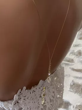 Collier de dos Colette mariage feuille dorée – Bijou dos nu délicat et fin avec zirconium , parfait pour robe de mariée bohème