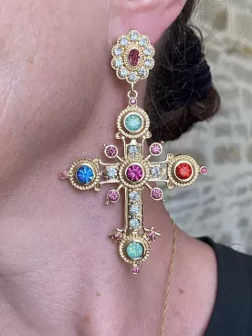 Boucles d’oreilles croix XXL dorées – Bijoux oversize audacieux et tendance – Accessoire statement pour mariage,