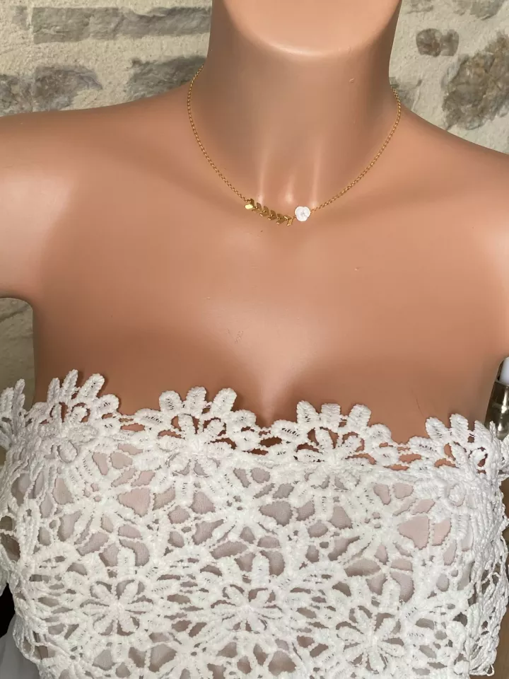 Collier de mariée Amaë – Fleurs nacrées et zircon sur câble doré ou argenté – Bijou floral délicat