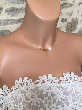 Collier de mariée Amaë – Fleurs nacrées et zircon sur câble doré ou argenté – Bijou floral délicat