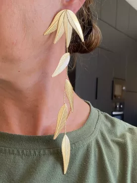Boucles d’oreilles longues feuilles dorées – Bijoux femme chic bohème tendance