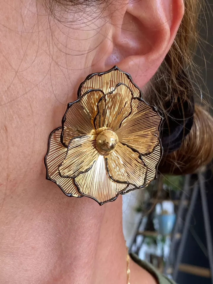 Boucles d’oreilles dorées florales – Grandes, élégantes et raffinées pour mariage et soirée Boucles d’oreilles dorées florales – Grandes, élégantes et raffinées pour mariage et soirée