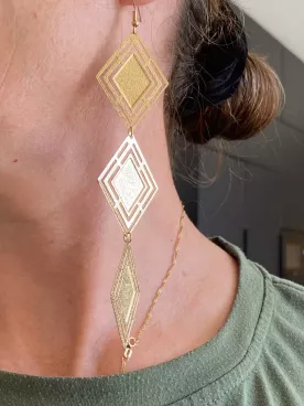 Boucles d’oreilles dorées tombantes – 3 triangles élégants et modernes pour soirée et mariage