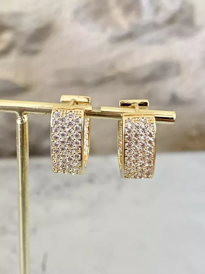 Boucles d’oreilles créoles dorées – Élégantes avec strass scintillants pour mariage et soirée Boucles d’oreilles créoles dorées – Élégantes avec strass scintillants pour mariage et soirée