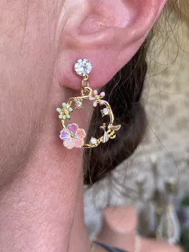 Boucles d’oreilles élégantes – Puce cristal et cercle doré avec petite fleur saumon