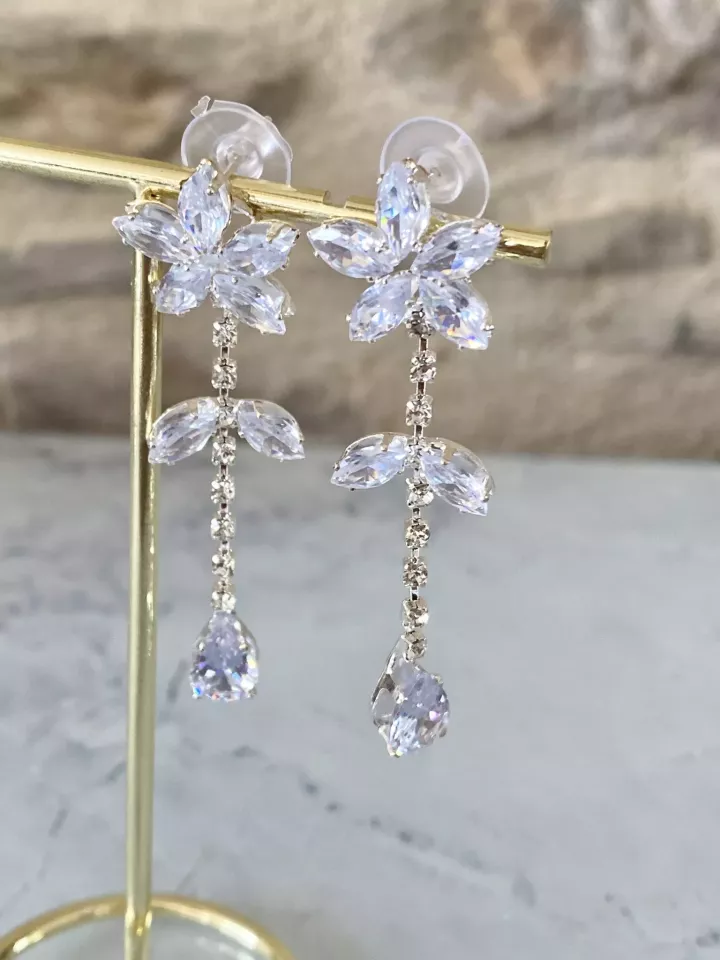 Boucles d’oreilles zirconium – Fleur, chaîne strass et goutte scintillante pour mariée ou soirée Boucles d’oreilles zirconium – Fleur, chaîne strass et goutte scintillante pour mariée ou soirée