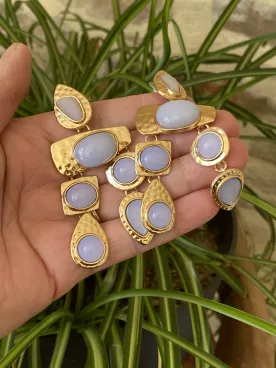 Boucles d’oreilles oversize – Perles opaline et dorées avec double descente pour mariage ou soirée
