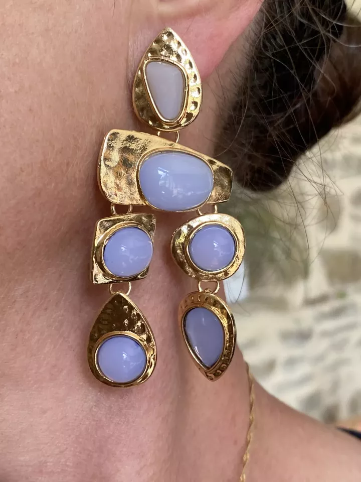 Boucles d’oreilles oversize – Perles opaline et dorées avec double descente pour mariage ou soirée Boucles d’oreilles oversize – Perles opaline et dorées avec double descente pour mariage ou soirée