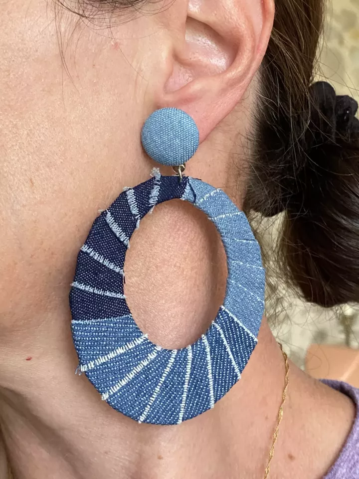Boucles d’oreilles oversize en jean – Rond ouvert XXL, tendance été et vacances Boucles d’oreilles oversize en jean – Rond ouvert XXL, tendance été et vacances