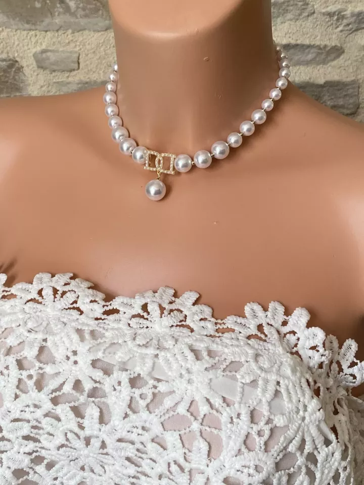Collier motif deux D entrelacés – Élégant et raffiné pour mariée ou soirée Collier motif deux D entrelacés – Élégant et raffiné pour mariée ou soirée