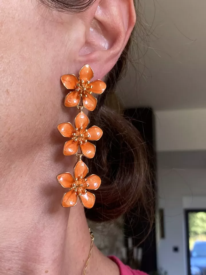 Boucles d’oreilles fleuries XXL – Triple fleur orange éclatante & doré chic Boucles d’oreilles fleuries XXL – Triple fleur orange éclatante & doré chic