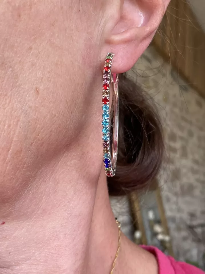 Créoles colorées tendance – Bijoux femme dynamique, soirée, mariage, cadeau Créoles colorées tendance – Bijoux femme dynamique, soirée, mariage, cadeau