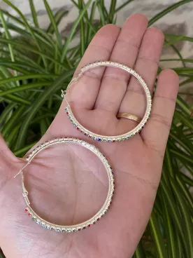 Créoles colorées tendance – Bijoux femme dynamique, soirée, mariage, cadeau