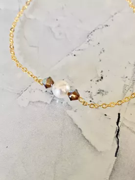 Mocha - Bracelet Mariée  | Bijou Mariage Minimaliste & Romantique | Chaîne Dorée & Perle Nacrée | Bracelet Fin Bohème Chic