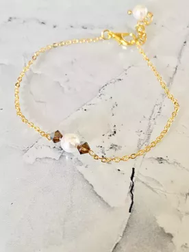 Mocha - Bracelet Mariée  | Bijou Mariage Minimaliste & Romantique | Chaîne Dorée & Perle Nacrée | Bracelet Fin Bohème Chic