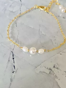 Sirius – Bracelet de mariée doré minimaliste avec véritables perles d’eau douce et perles nacrées Swarovski