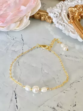 Sirius – Bracelet de mariée doré minimaliste avec véritables perles d’eau douce et perles nacrées Swarovski
