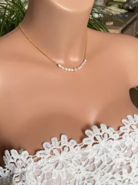 Sirius- Collier de mariée minimaliste doré – Véritables perles d’eau douce - perles nacrées Swarovski bijou délicat